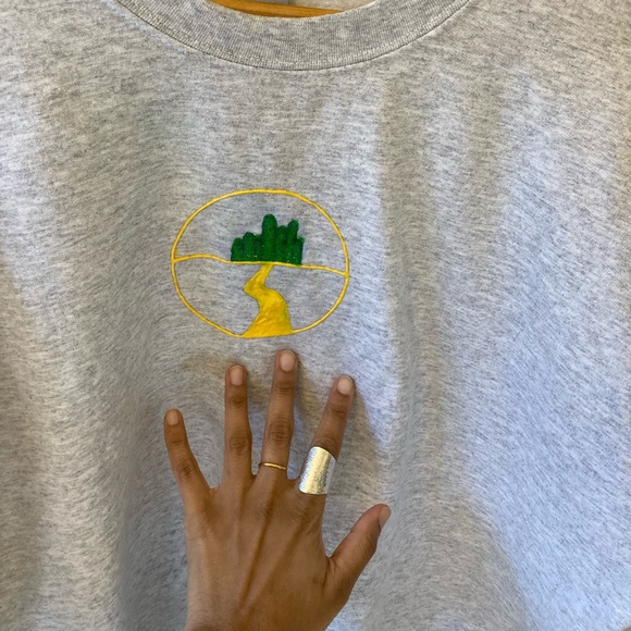 Wizard of Oz theme Grey Crewneck Sweatshirt - Picture 2 of 5